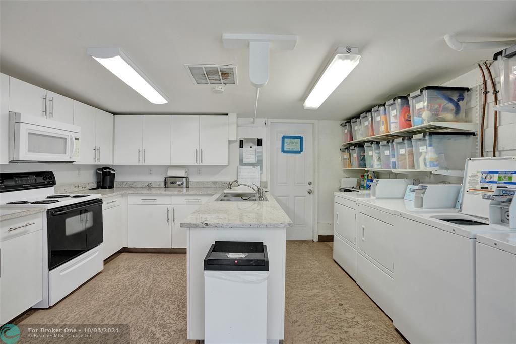 For Sale: $399,000 (2 beds, 2 baths, 840 Square Feet)