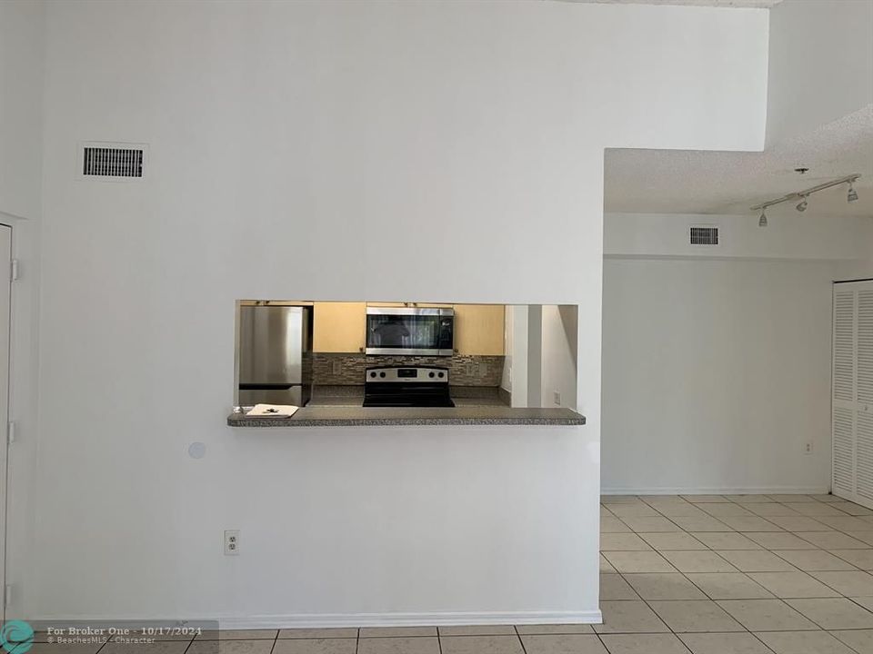 For Rent: $2,250 (2 beds, 1 baths, 850 Square Feet)