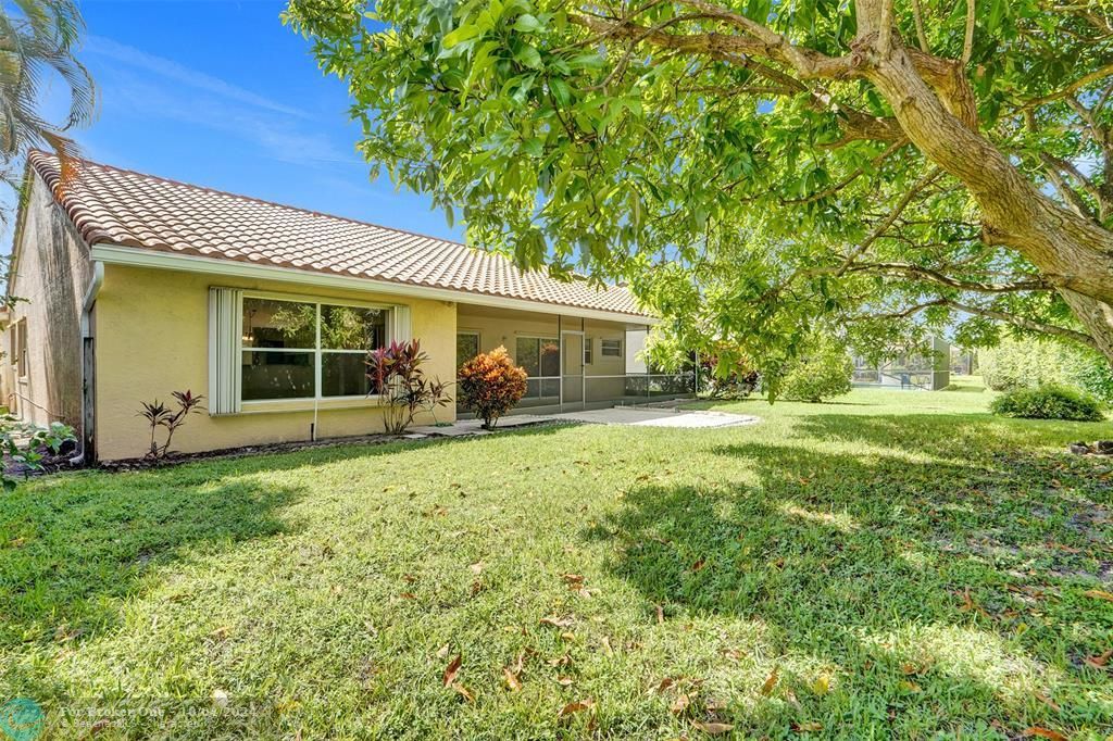 For Sale: $575,000 (3 beds, 2 baths, 1990 Square Feet)