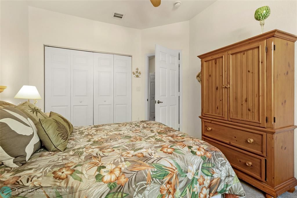 For Sale: $400,000 (2 beds, 2 baths, 1705 Square Feet)