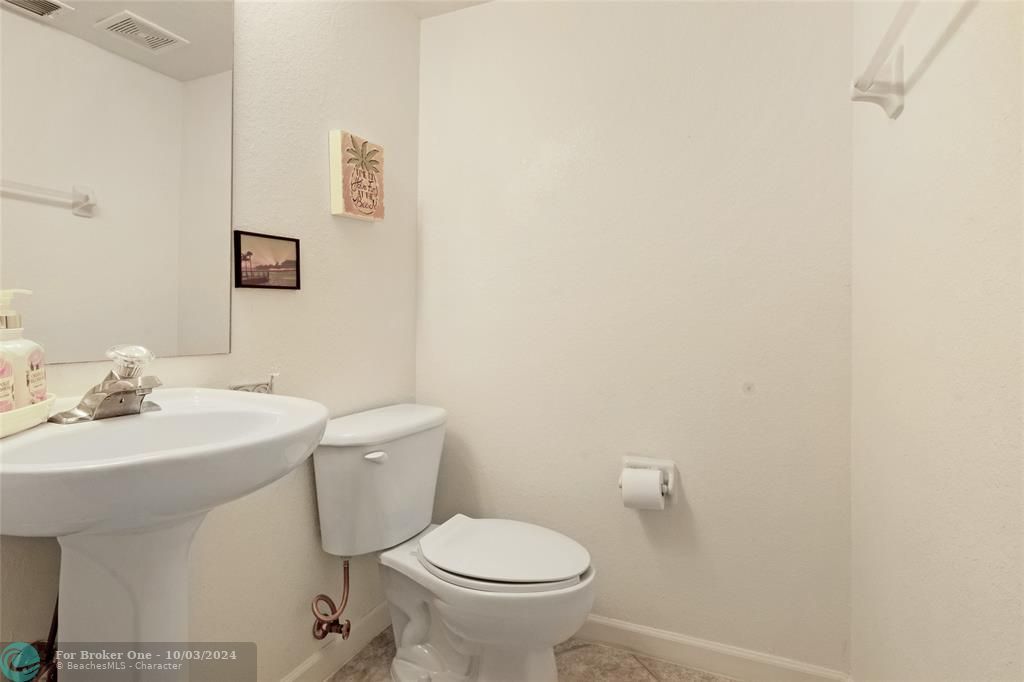 For Sale: $400,000 (2 beds, 2 baths, 1705 Square Feet)