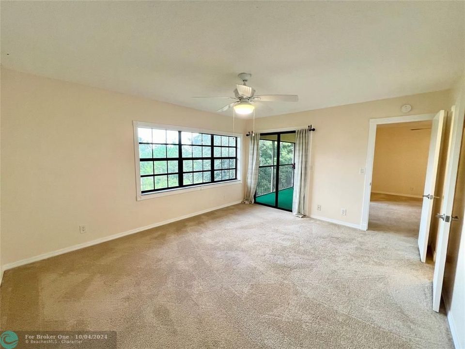 For Sale: $274,900 (2 beds, 2 baths, 1230 Square Feet)