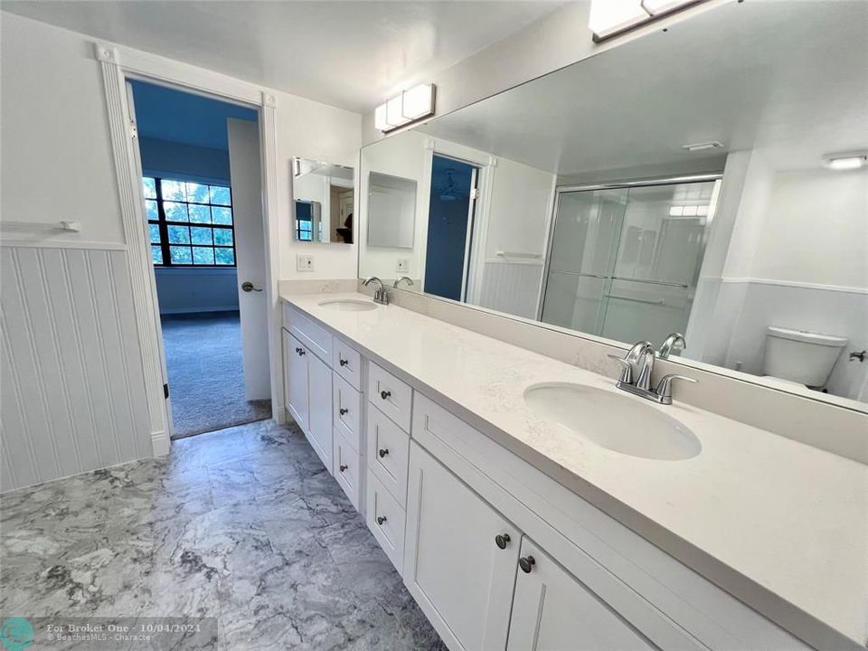 For Sale: $274,900 (2 beds, 2 baths, 1230 Square Feet)