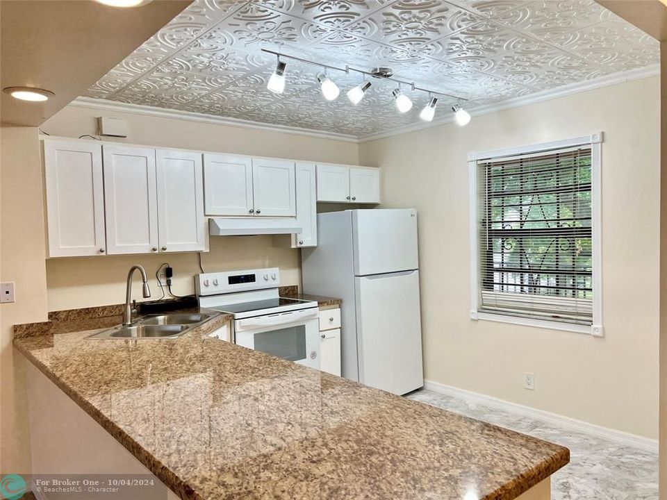 For Sale: $274,900 (2 beds, 2 baths, 1230 Square Feet)