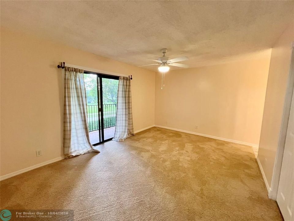 For Sale: $274,900 (2 beds, 2 baths, 1230 Square Feet)