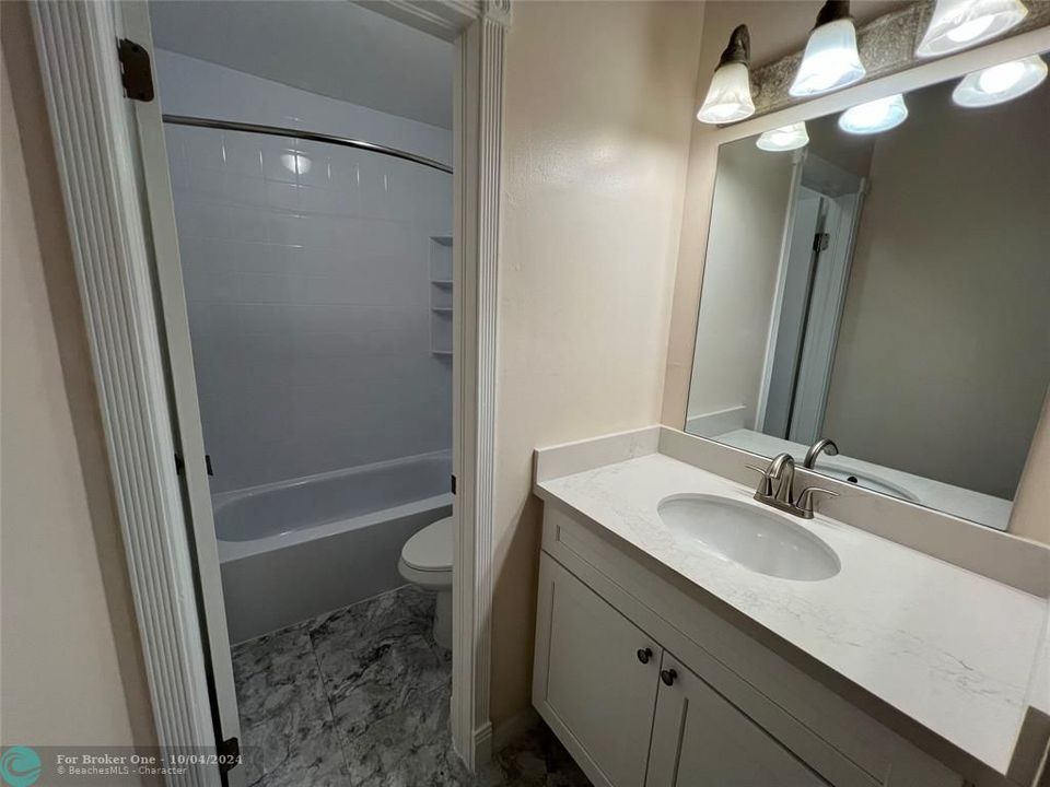 For Sale: $274,900 (2 beds, 2 baths, 1230 Square Feet)