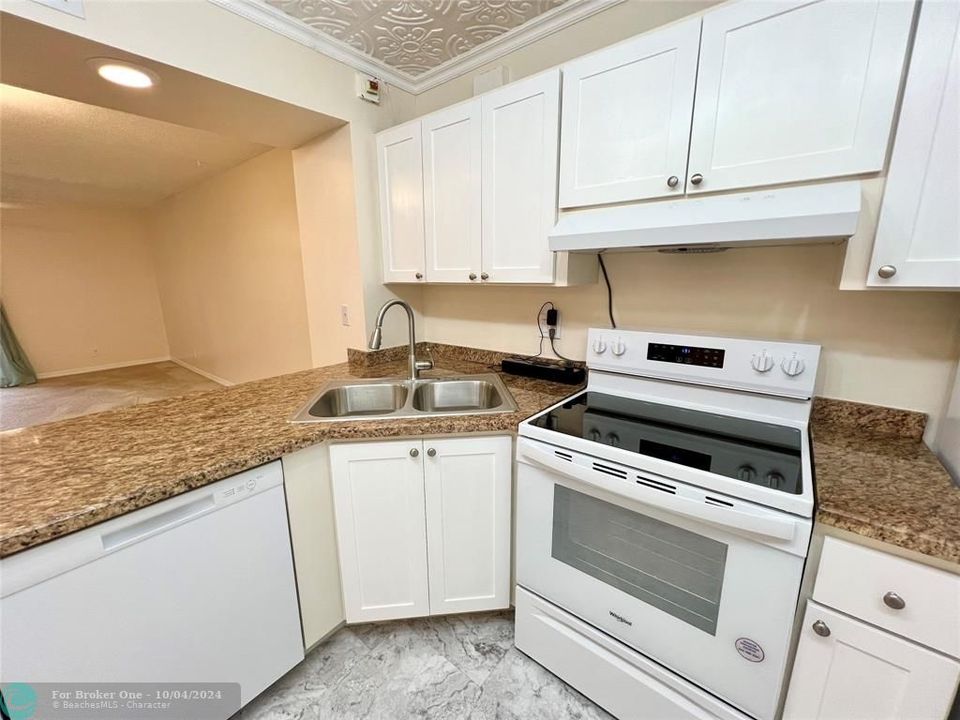 For Sale: $274,900 (2 beds, 2 baths, 1230 Square Feet)