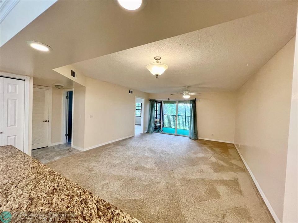 For Sale: $274,900 (2 beds, 2 baths, 1230 Square Feet)