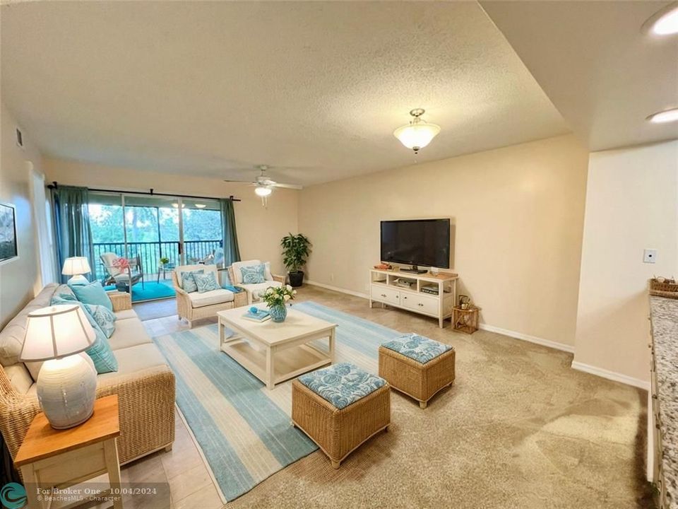 For Sale: $274,900 (2 beds, 2 baths, 1230 Square Feet)