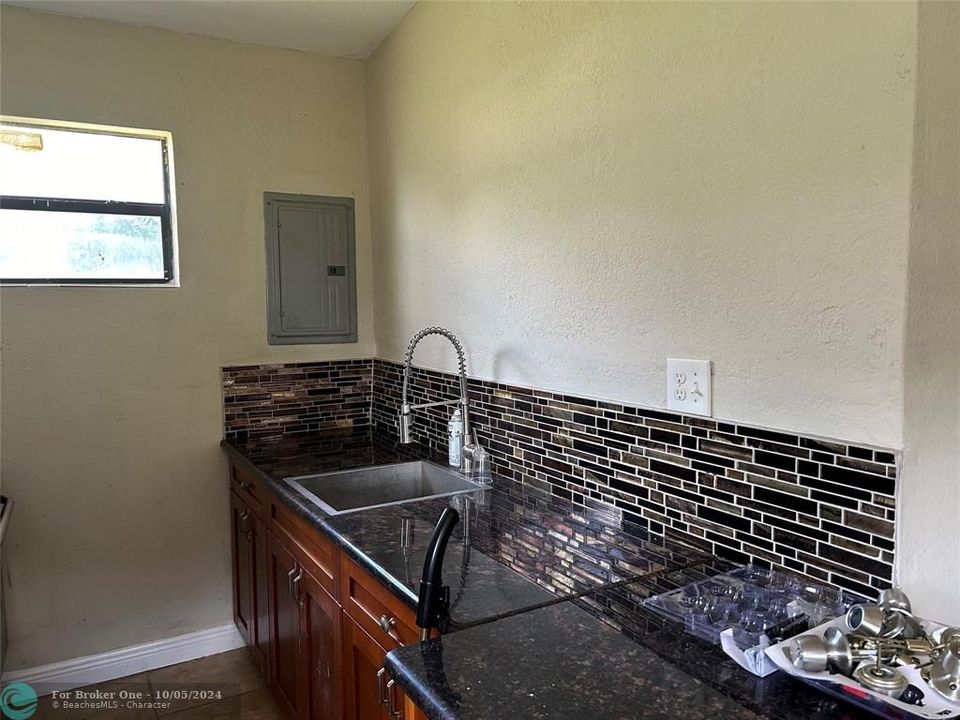 For Rent: $1,500 (1 beds, 1 baths, 4196 Square Feet)