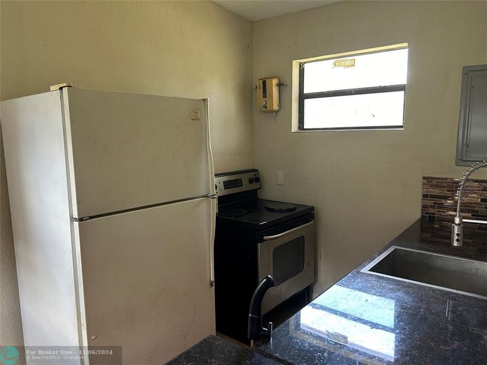 For Rent: $1,500 (1 beds, 1 baths, 4196 Square Feet)