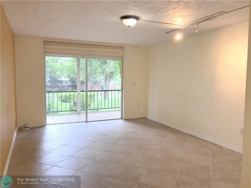 For Rent: $1,500 (1 beds, 1 baths, 943 Square Feet)