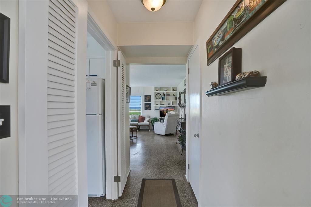 For Sale: $385,000 (2 beds, 2 baths, 840 Square Feet)