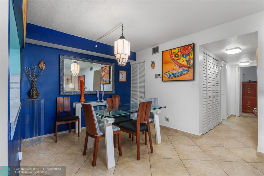 For Sale: $279,000 (2 beds, 2 baths, 1200 Square Feet)