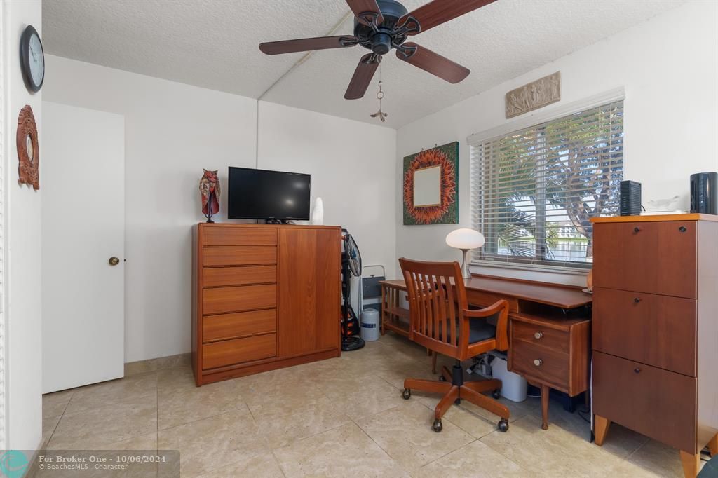 For Sale: $279,000 (2 beds, 2 baths, 1200 Square Feet)