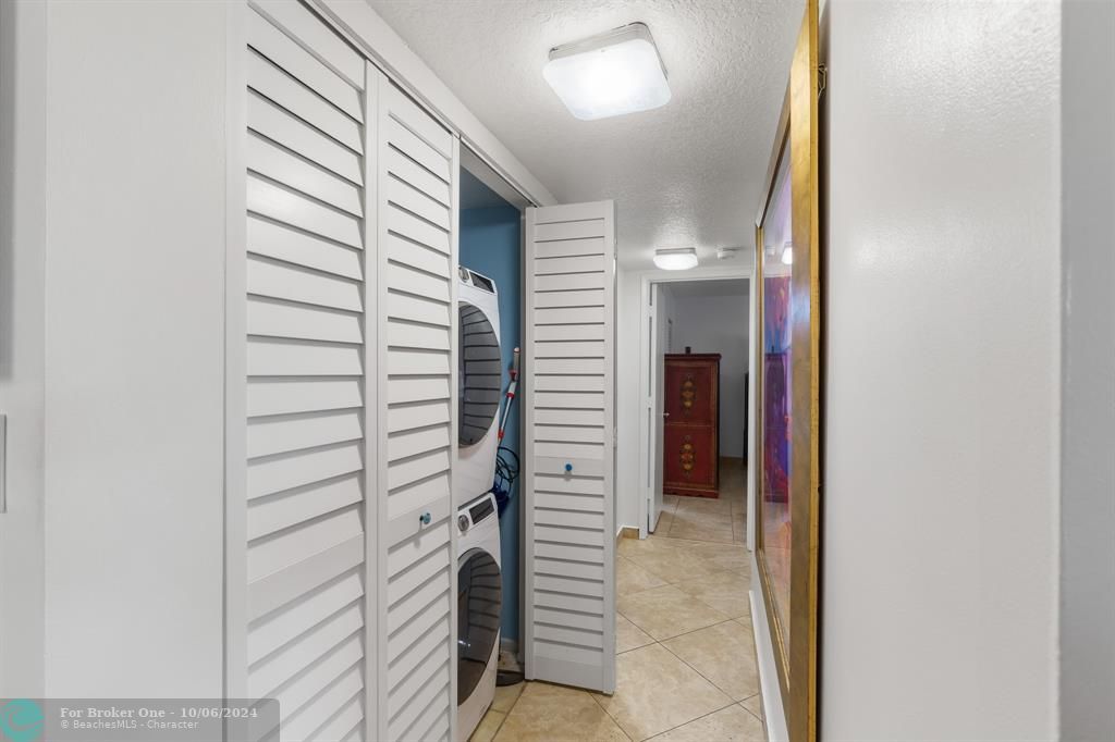 For Sale: $279,000 (2 beds, 2 baths, 1200 Square Feet)