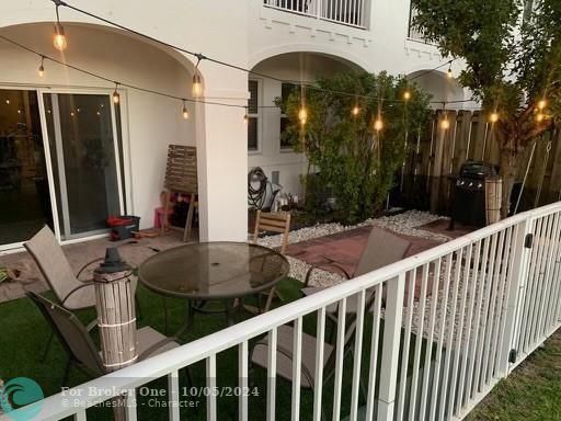 For Rent: $3,100 (3 beds, 2 baths, 1227 Square Feet)