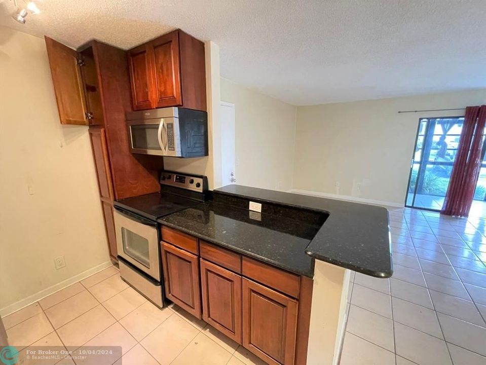 For Rent: $1,800 (1 beds, 1 baths, 650 Square Feet)