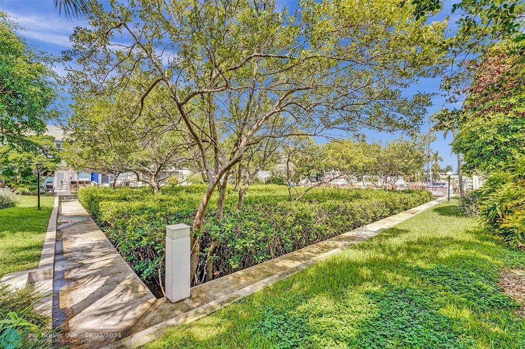 For Sale: $499,000 (2 beds, 2 baths, 1008 Square Feet)