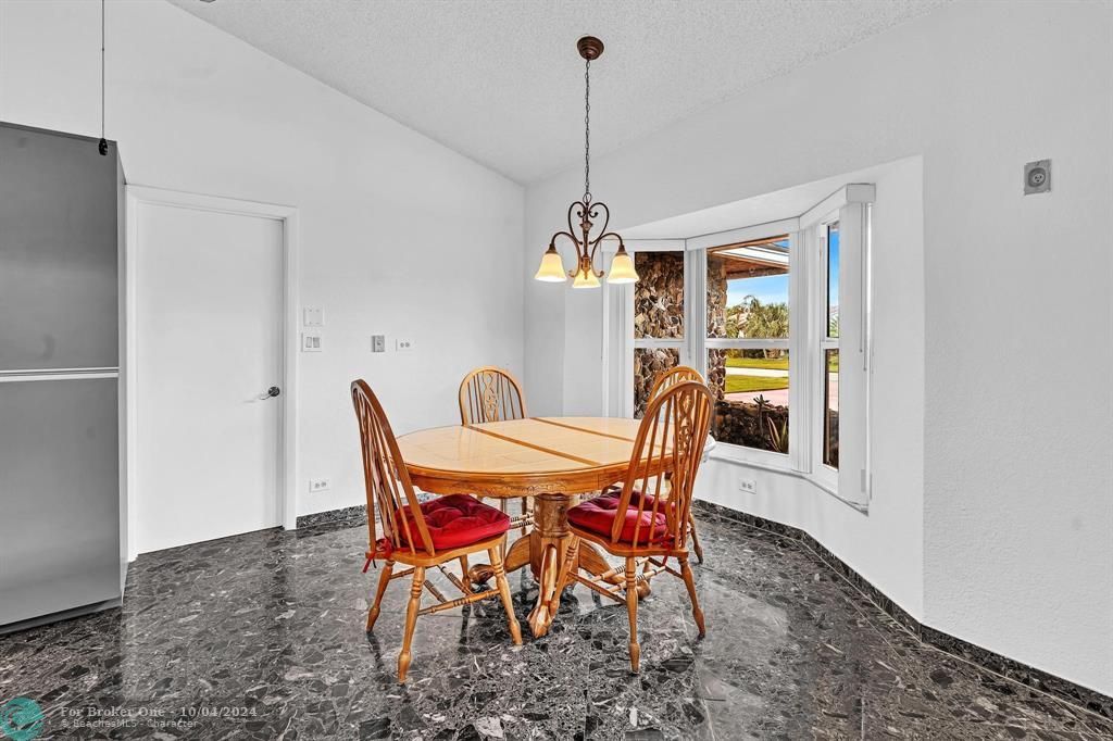 For Sale: $488,900 (2 beds, 2 baths, 1944 Square Feet)