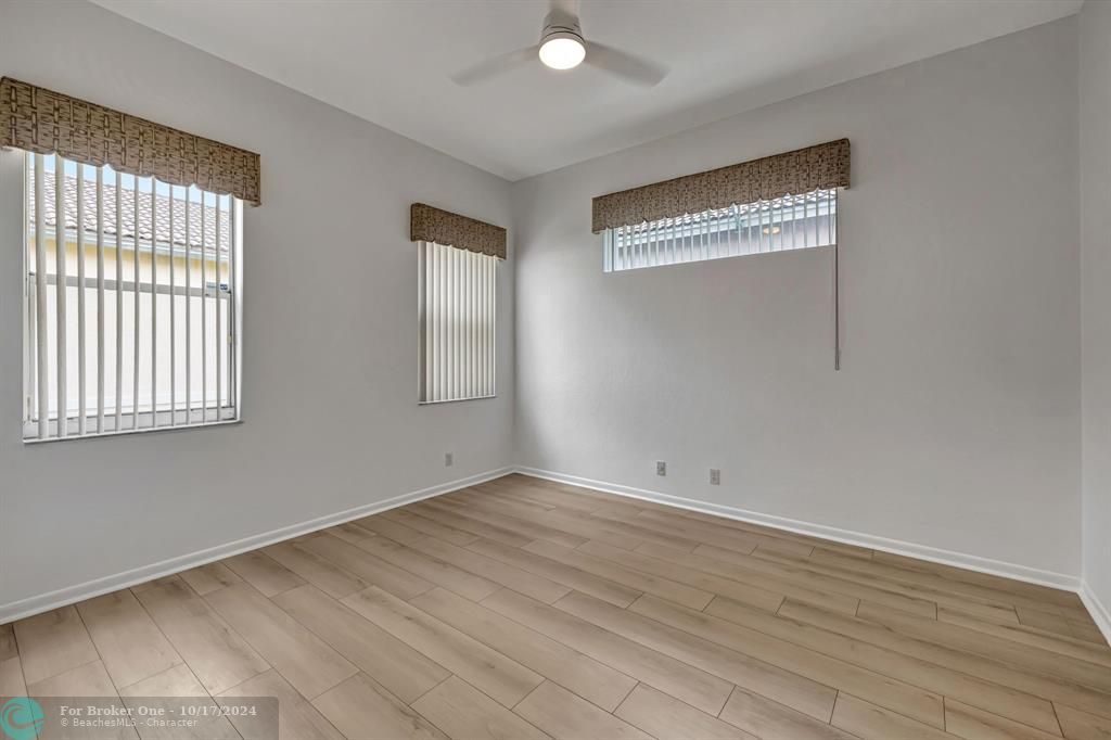 For Sale: $440,000 (3 beds, 2 baths, 1285 Square Feet)