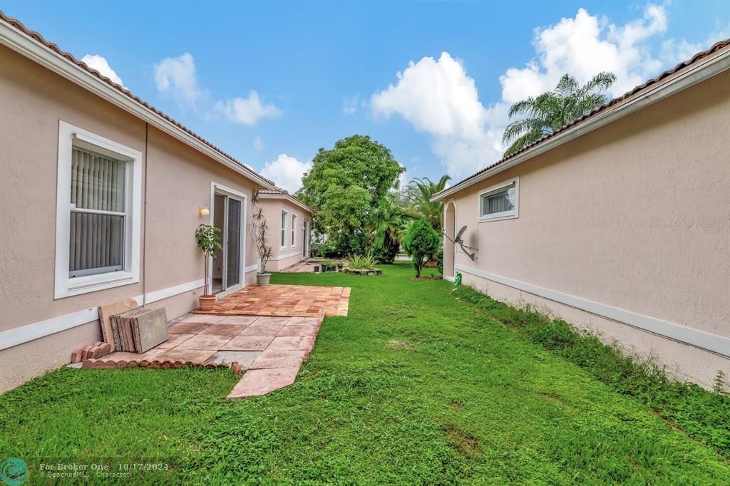 For Sale: $440,000 (3 beds, 2 baths, 1285 Square Feet)