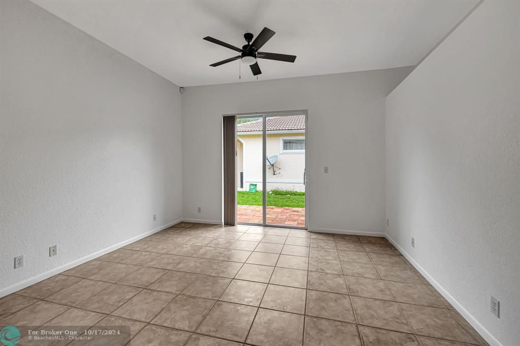 For Sale: $440,000 (3 beds, 2 baths, 1285 Square Feet)