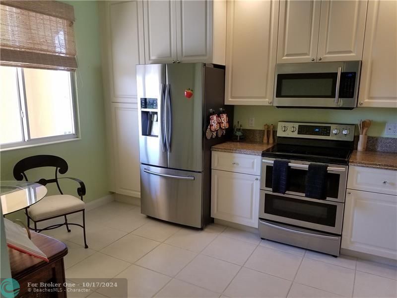 For Rent: $2,550 (2 beds, 2 baths, 1989 Square Feet)