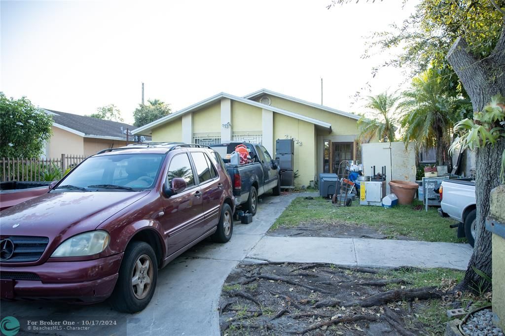 For Sale: $400,000 (3 beds, 2 baths, 1287 Square Feet)