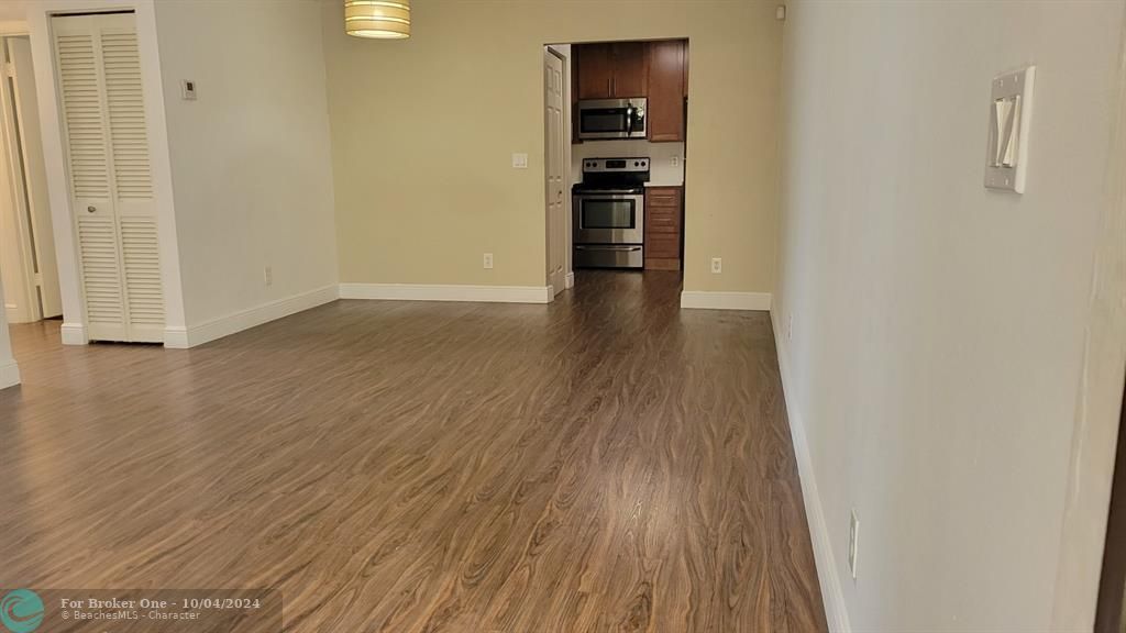 For Sale: $225,000 (2 beds, 2 baths, 800 Square Feet)