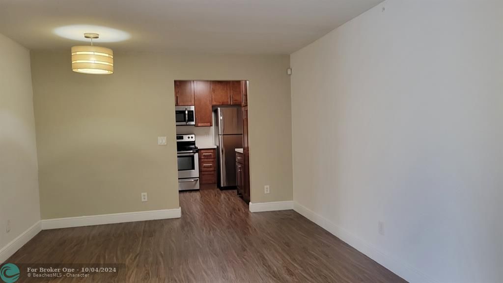 For Sale: $225,000 (2 beds, 2 baths, 800 Square Feet)