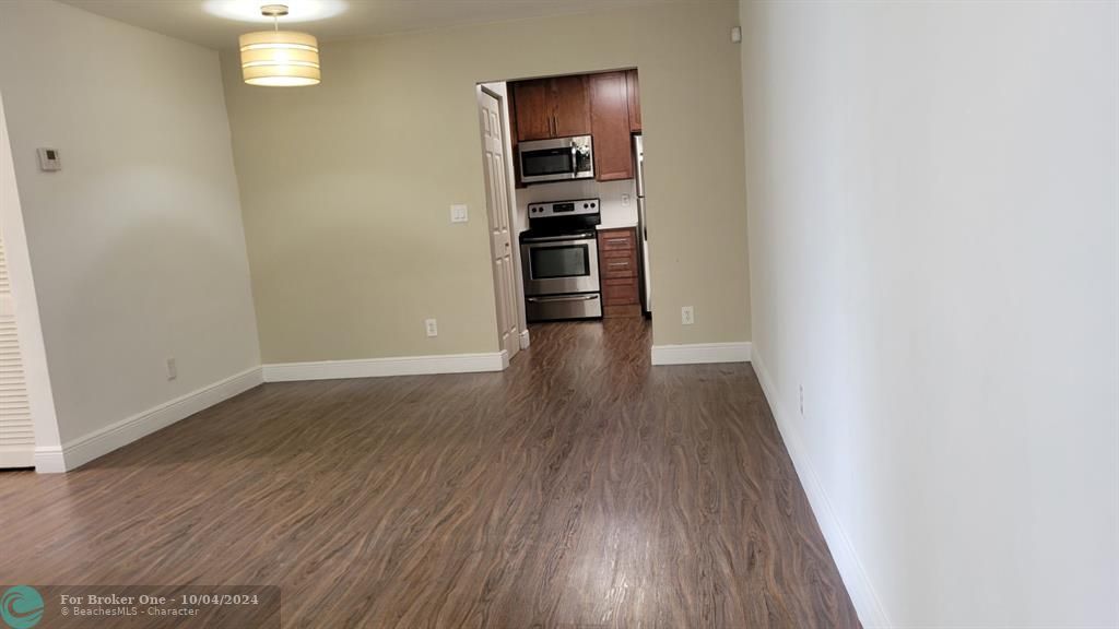 For Sale: $225,000 (2 beds, 2 baths, 800 Square Feet)