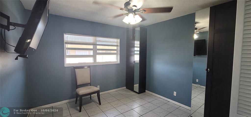 For Sale: $169,999 (2 beds, 1 baths, 840 Square Feet)