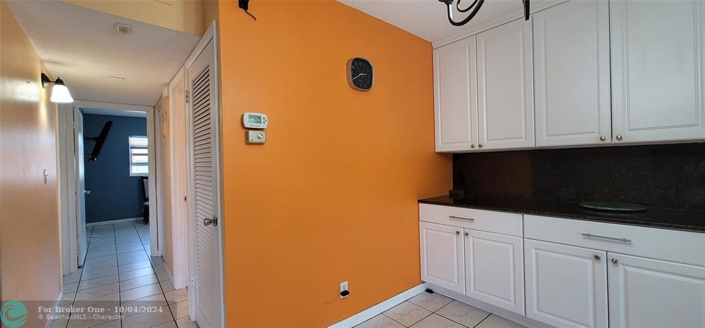 For Sale: $169,999 (2 beds, 1 baths, 840 Square Feet)