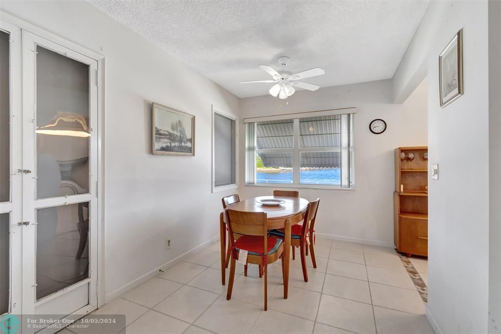 For Sale: $279,000 (2 beds, 1 baths, 815 Square Feet)