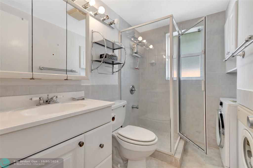 For Sale: $279,000 (2 beds, 1 baths, 815 Square Feet)