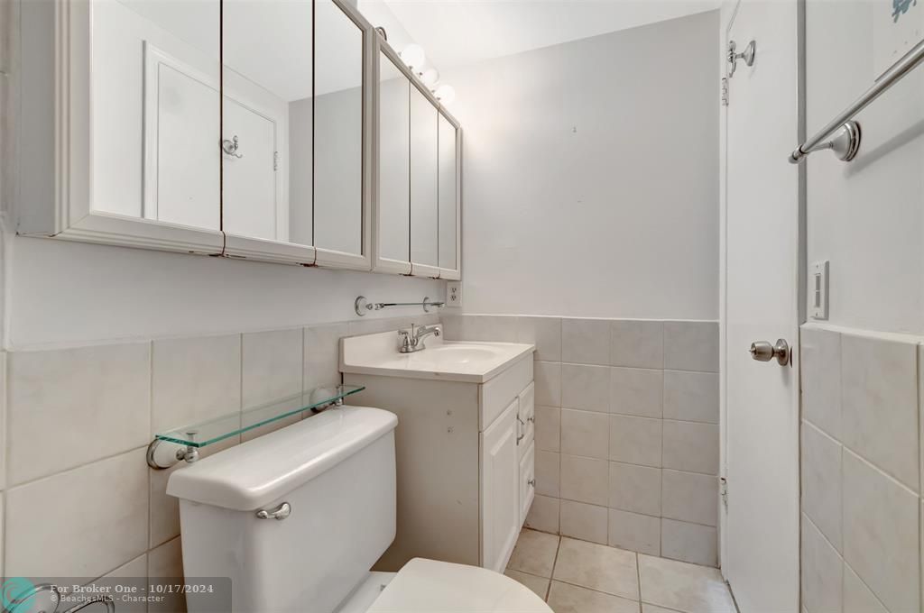 For Sale: $279,000 (2 beds, 1 baths, 815 Square Feet)