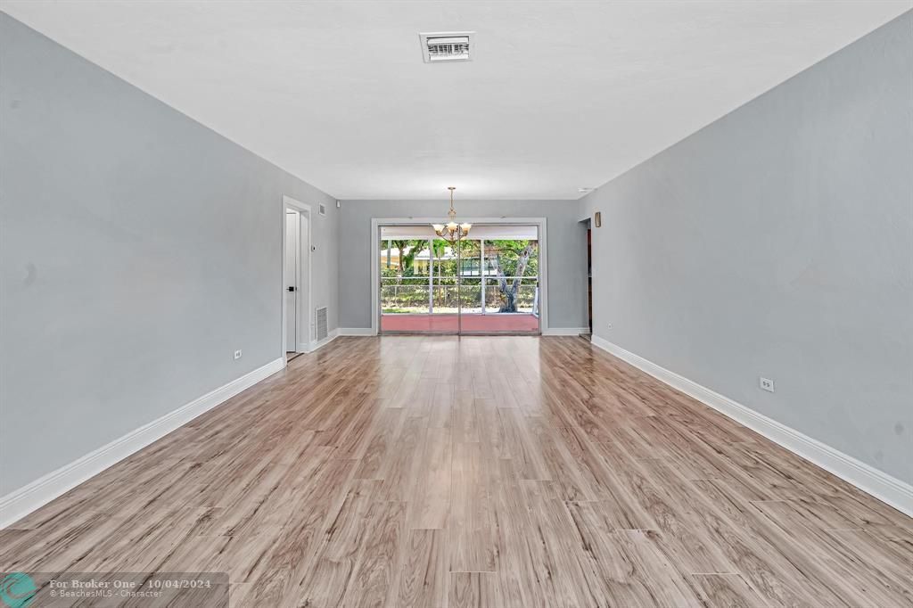 For Sale: $588,900 (3 beds, 2 baths, 1555 Square Feet)