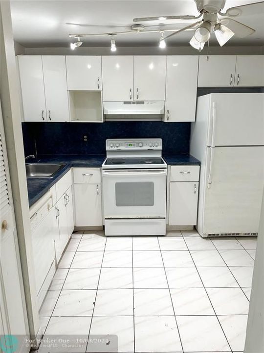 For Sale: $210,000 (2 beds, 1 baths, 1094 Square Feet)