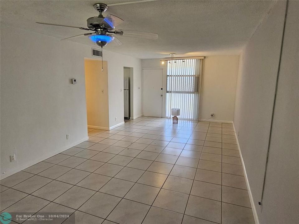 For Rent: $2,100 (2 beds, 2 baths, 1042 Square Feet)