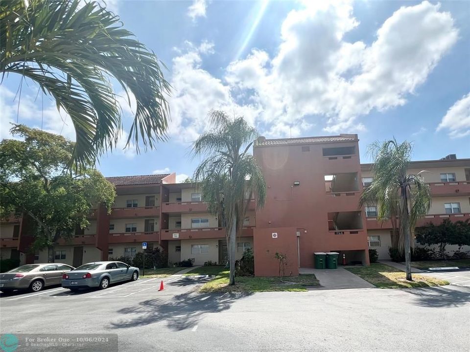 For Sale: $142,000 (2 beds, 2 baths, 920 Square Feet)