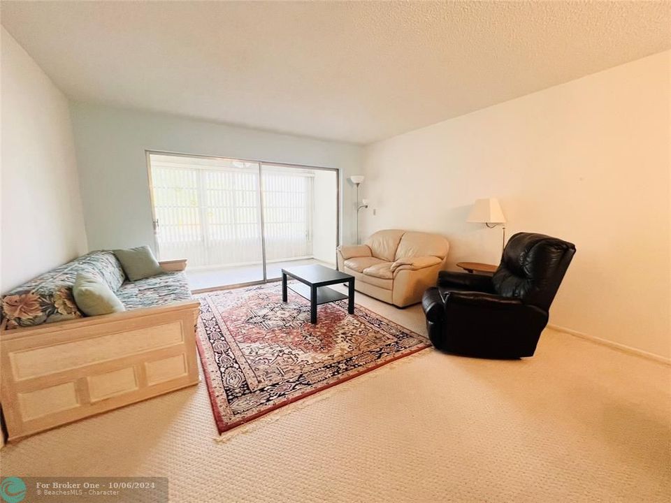 For Sale: $142,000 (2 beds, 2 baths, 920 Square Feet)