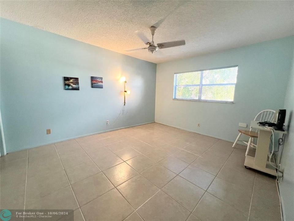 For Sale: $142,000 (2 beds, 2 baths, 920 Square Feet)