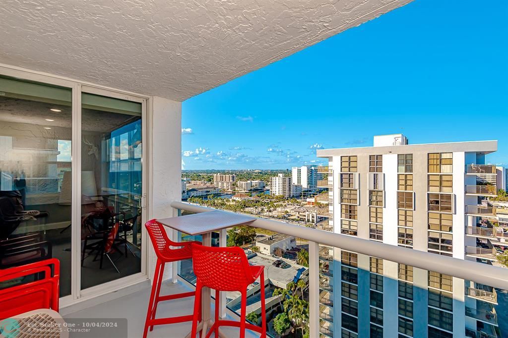 For Sale: $379,000 (1 beds, 1 baths, 995 Square Feet)