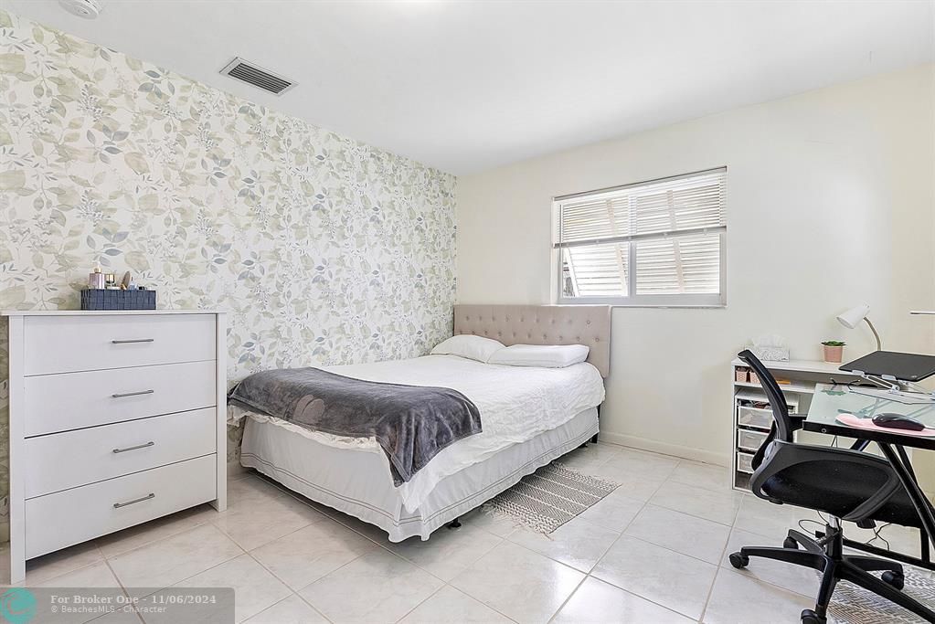 For Sale: $435,000 (2 beds, 1 baths, 1032 Square Feet)