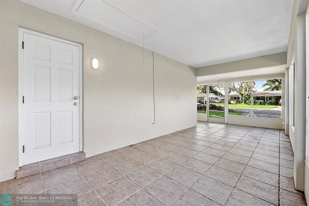 For Sale: $435,000 (2 beds, 1 baths, 1032 Square Feet)