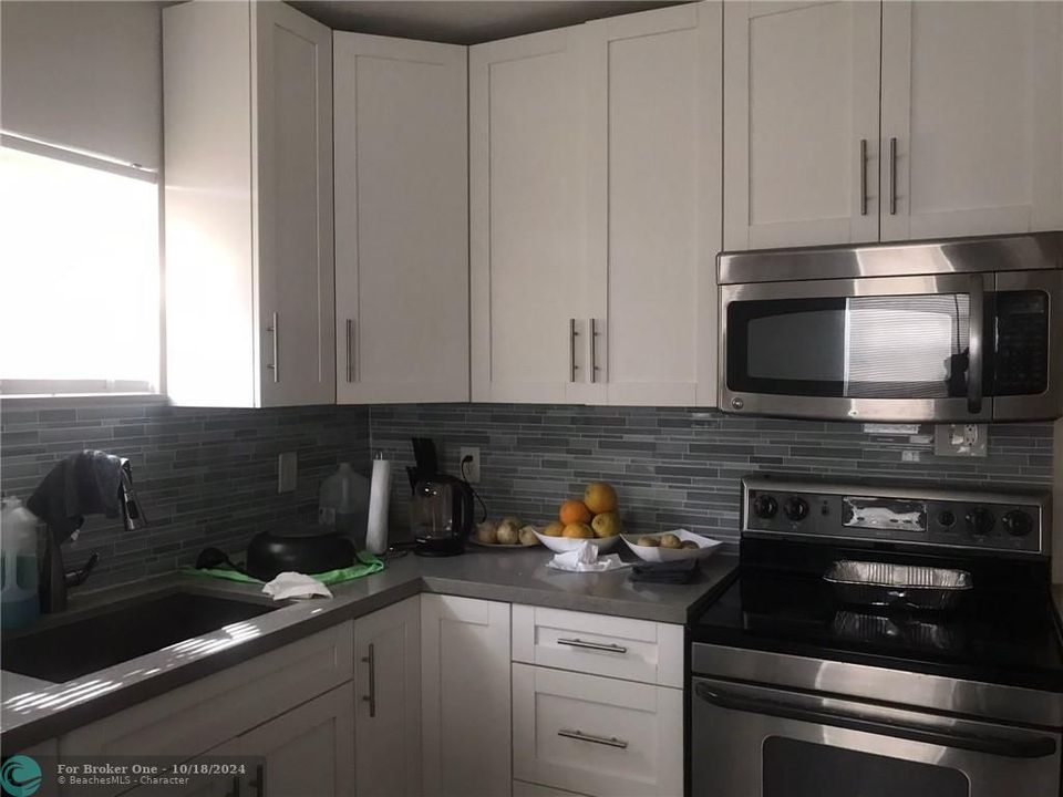 For Sale: $1,495 (1 beds, 1 baths, 550 Square Feet)