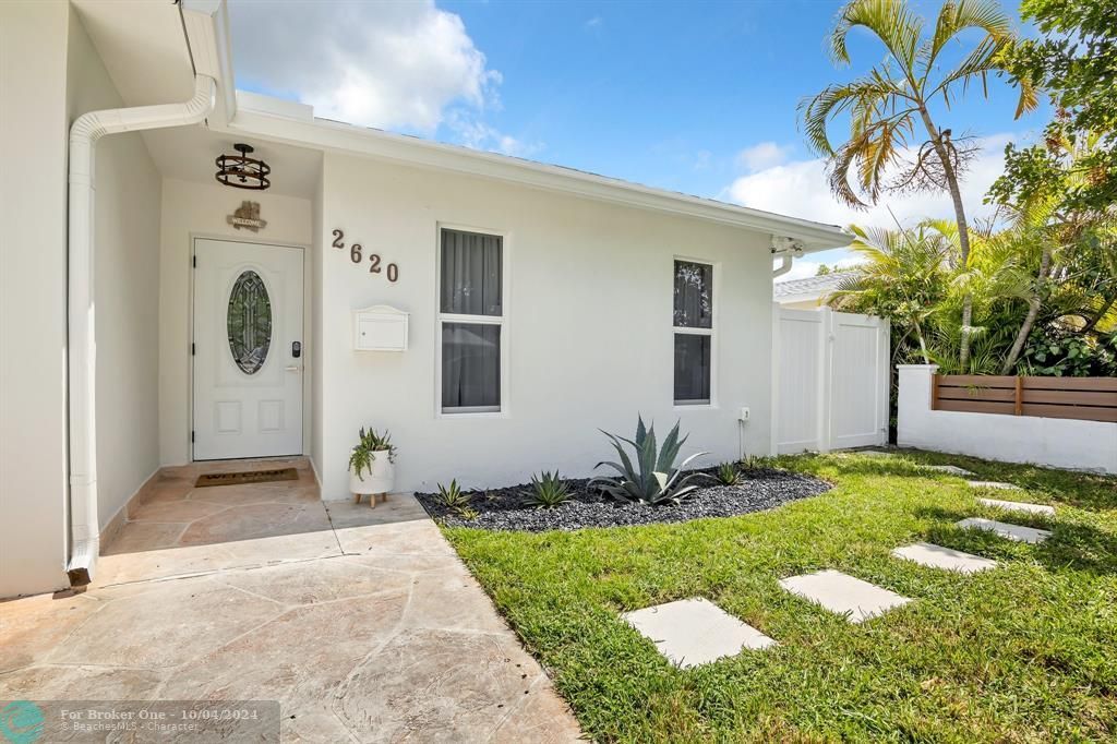 For Sale: $725,000 (4 beds, 2 baths, 2080 Square Feet)