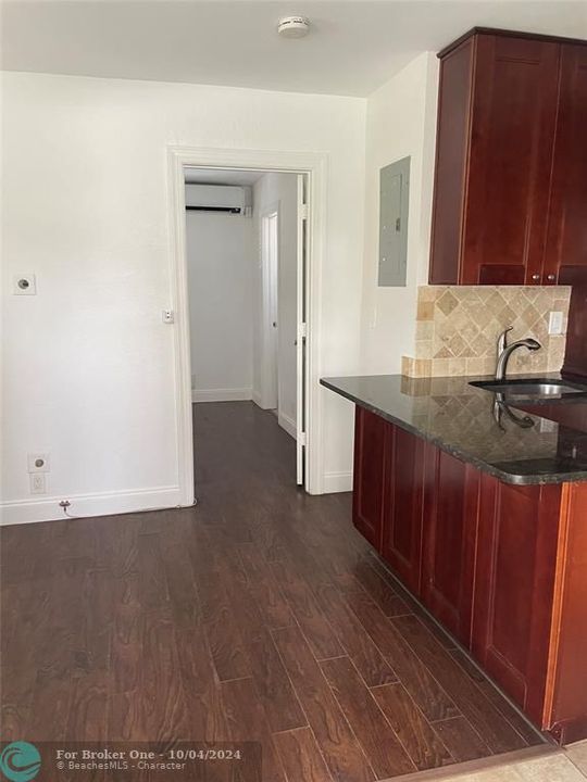 For Rent: $1,600 (1 beds, 1 baths, 450 Square Feet)