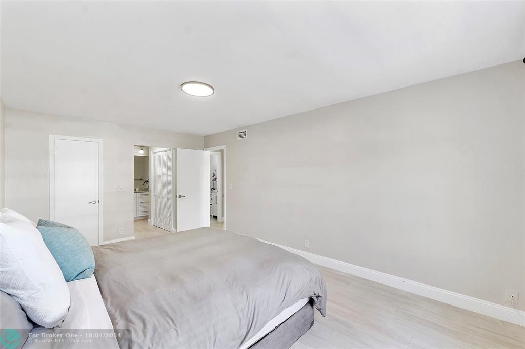 For Sale: $425,000 (2 beds, 2 baths, 1200 Square Feet)